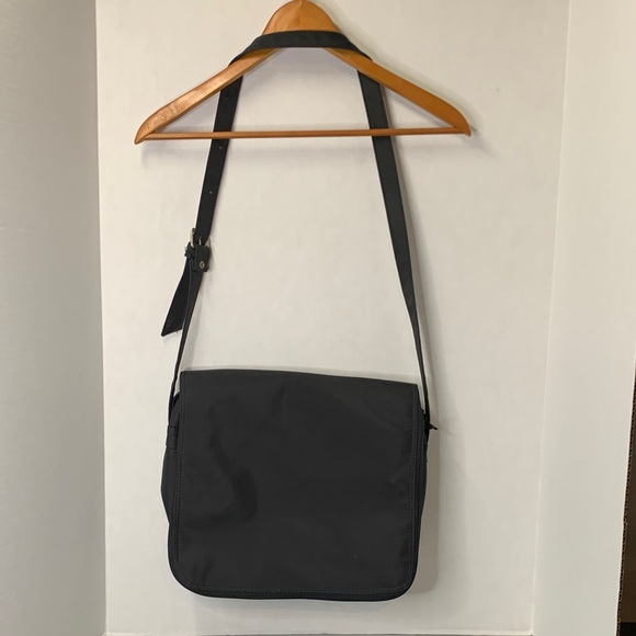 new york style Other - NEW YORK STYLE Classic Messenger Bag